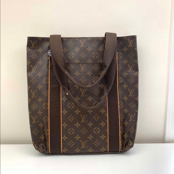 Louis Vuitton Handbags - LOUIS VUITTON Monogram Canvas Beaubourg Tote Bag